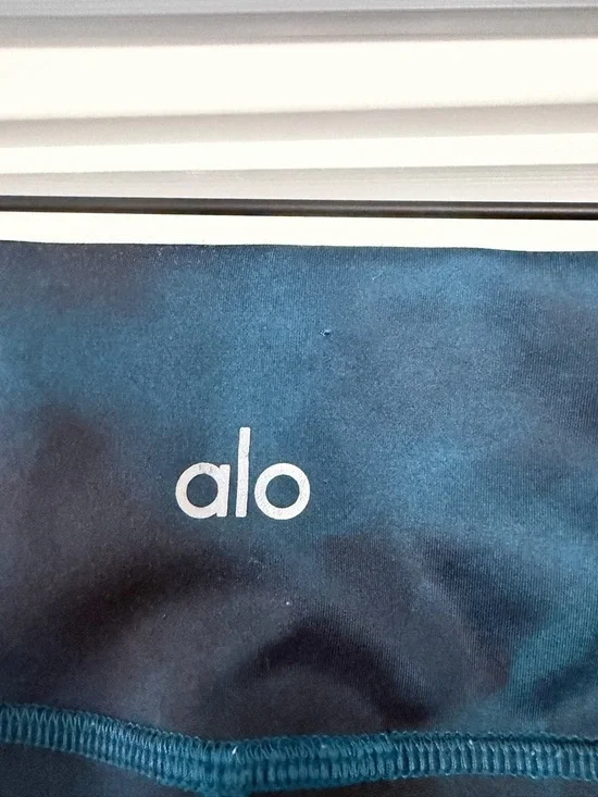 ALO Yoga Moon & Star Print Leggings - Teal/Black - Picture 6 of 7